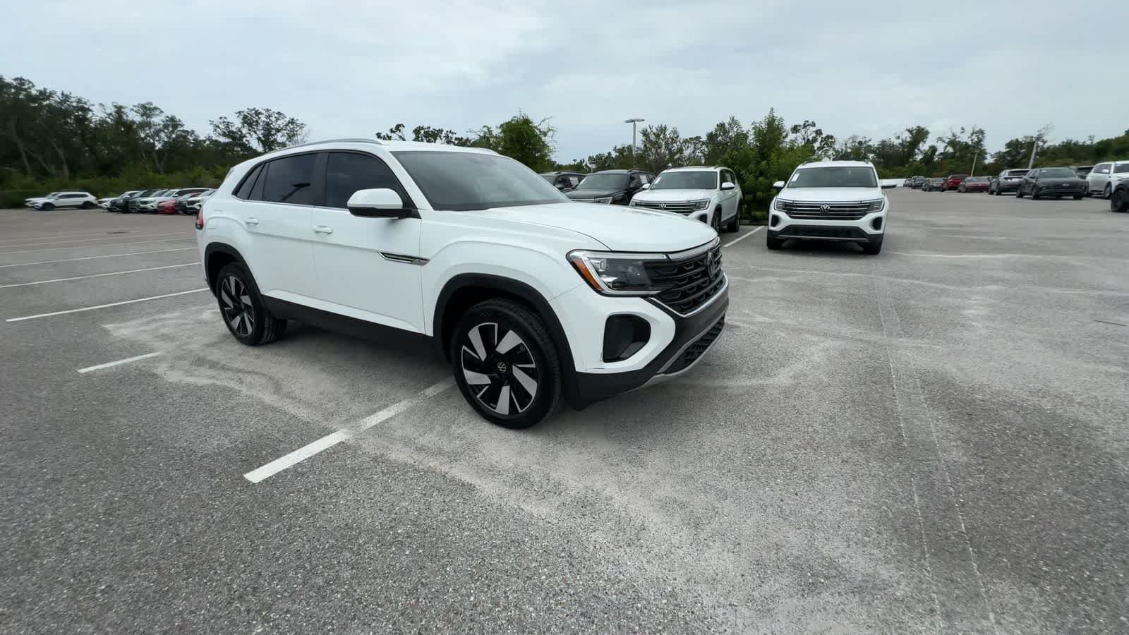 Certified 2024 Volkswagen Atlas Cross Sport SE FWD video 2