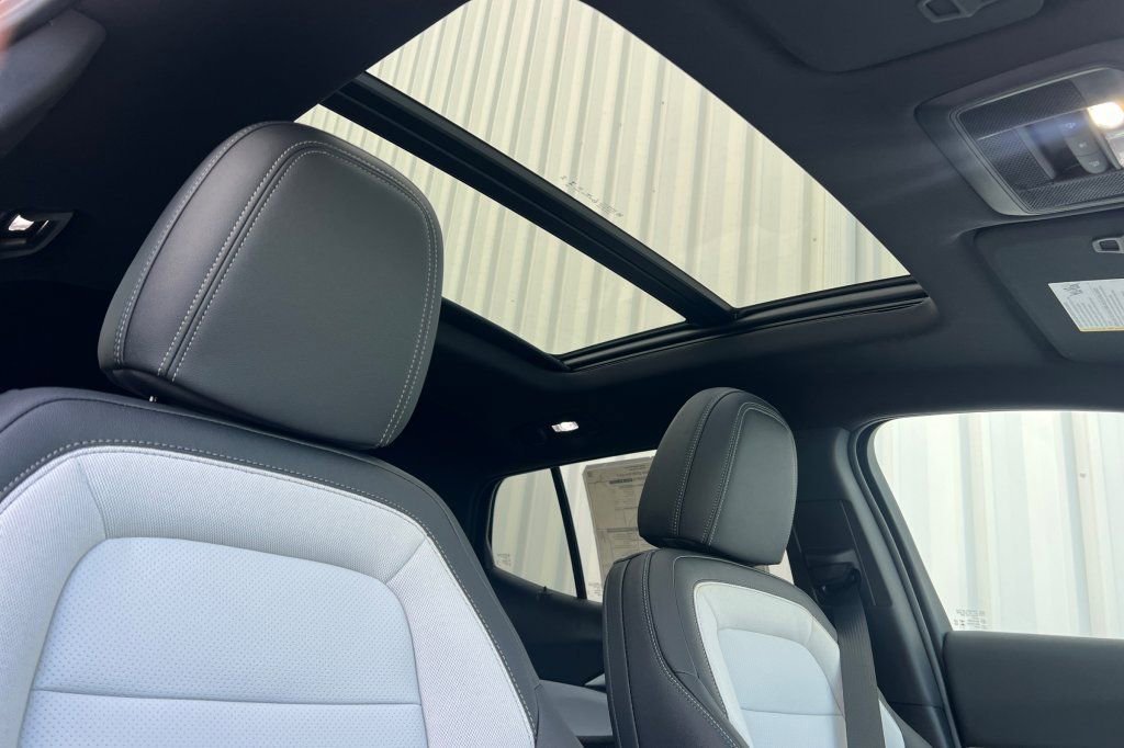 New 2026 Chevrolet Equinox EV LT image 14