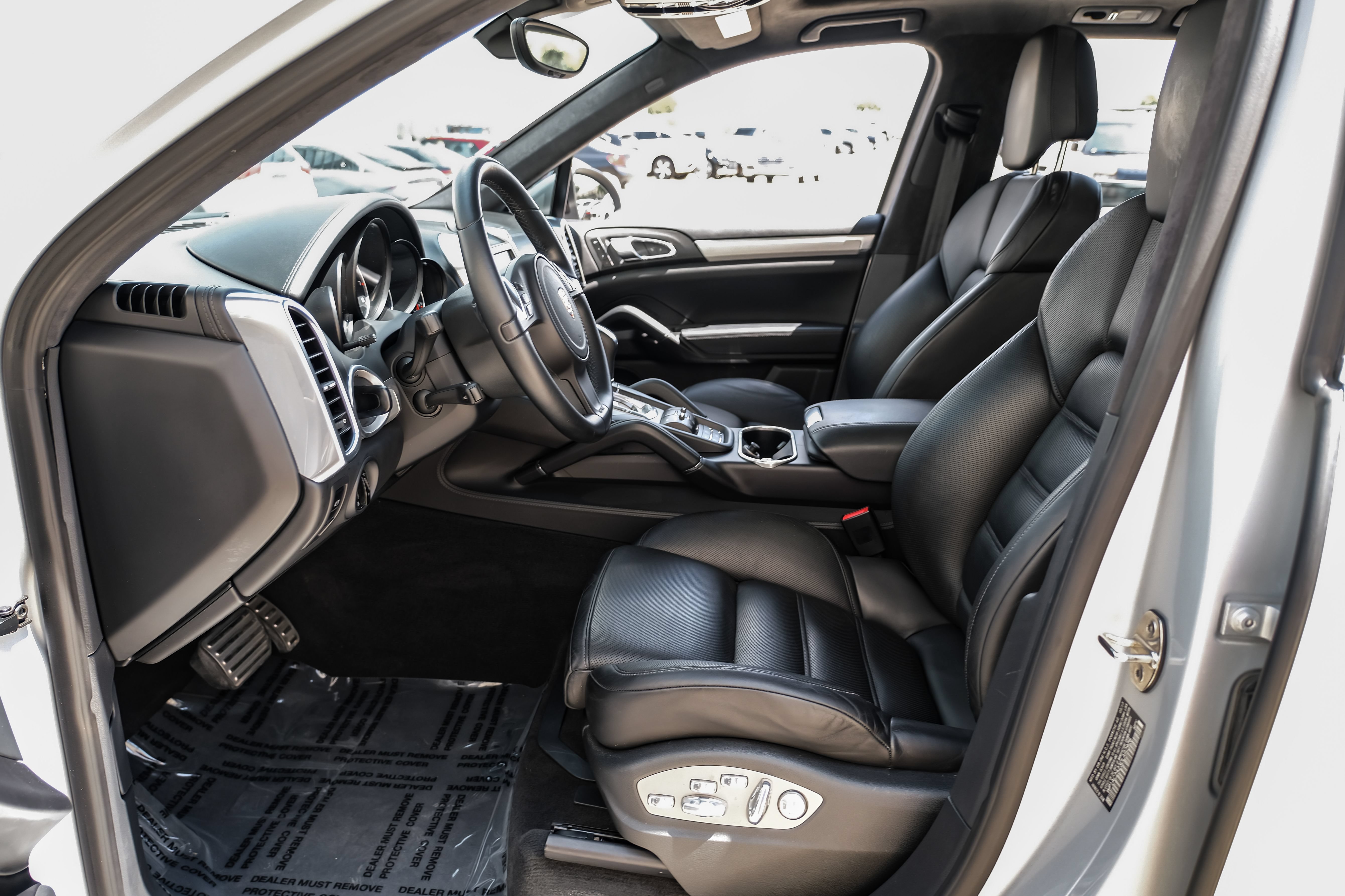 Used 2013 Porsche Cayenne Turbo AWD/4WD image 3