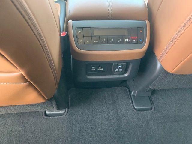 Used 2025 Nissan Pathfinder Platinum w/ Black Appearance Package image 28