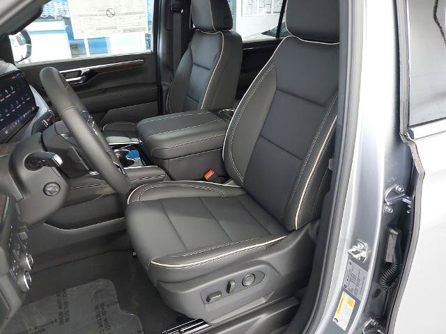 New 2026 Chevrolet Suburban Premier w/ Sun And Tow Package AWD/4WD image 23