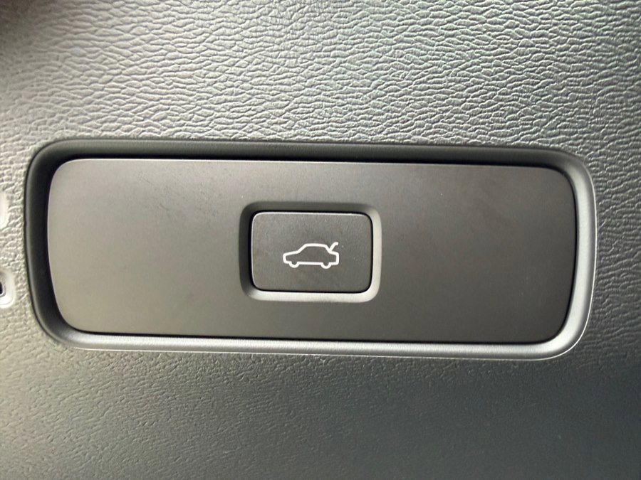 Used 2023 Volvo C40 P8 Recharge Ultimate AWD/4WD image 18