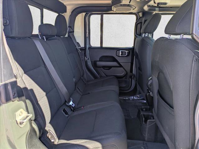 Used 2022 Jeep Gladiator Overland w/ Cold Weather Group image 19