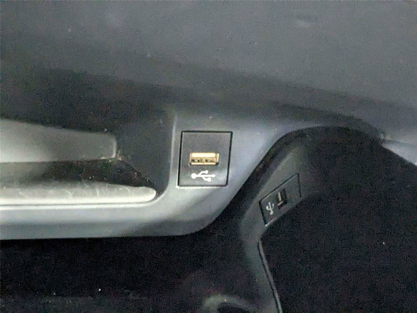 Used 2020 Toyota C-HR XLE FWD image 22