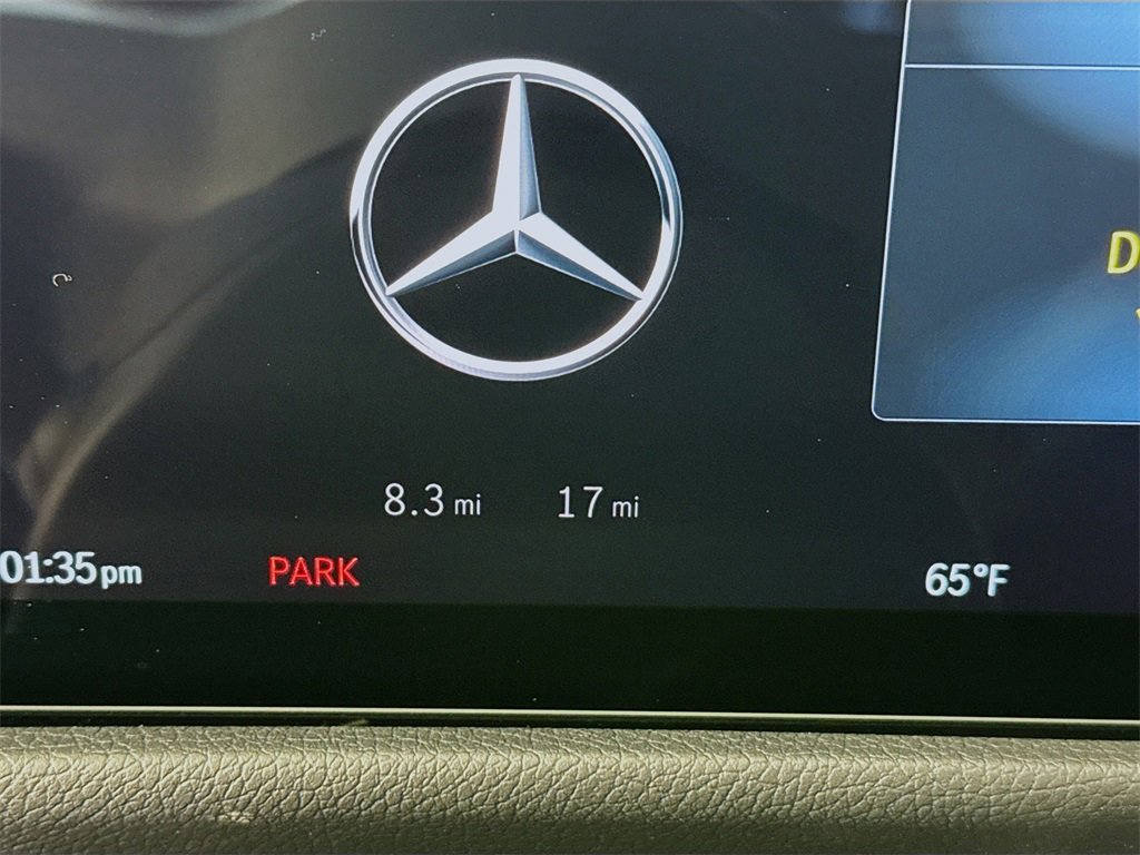 Used 2025 Mercedes-Benz GLB 250 4MATIC image 13