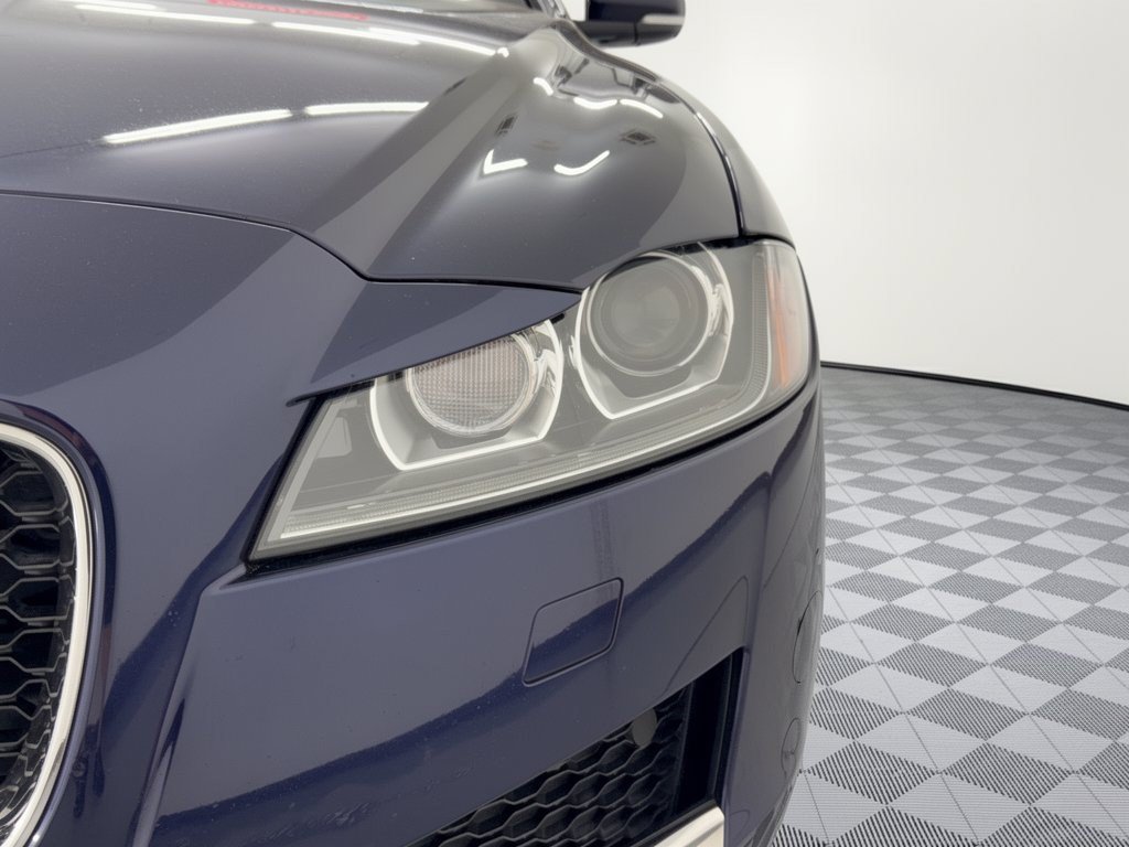 Used 2018 Jaguar XF Premium RWD image 12
