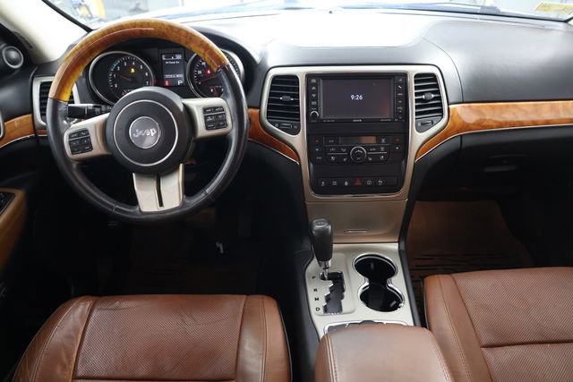 Used 2013 Jeep Grand Cherokee Overland w/ Advance Technology Group AWD/4WD image 2