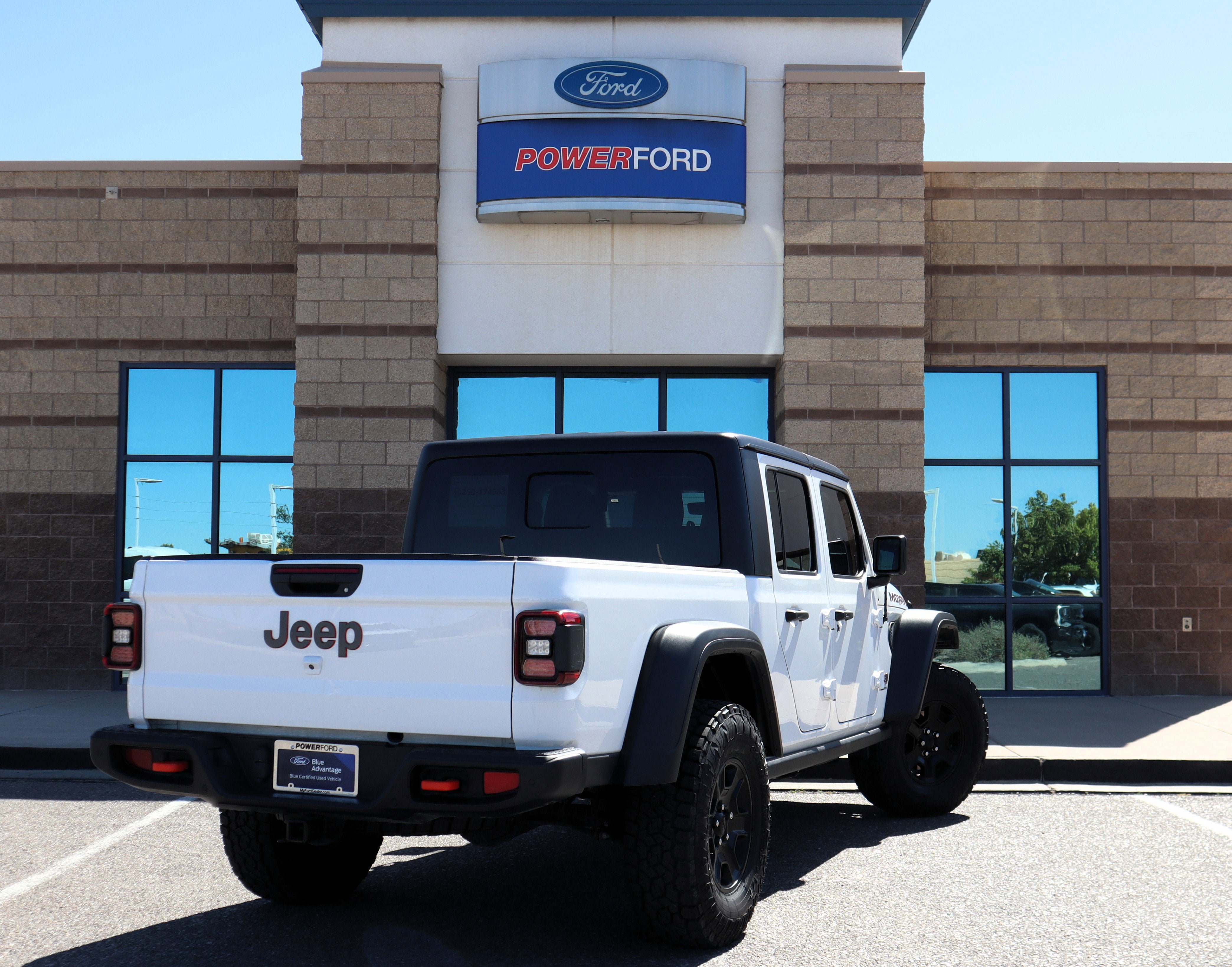 Used 2023 Jeep Gladiator Mojave w/ Cold Weather Group AWD/4WD image 6
