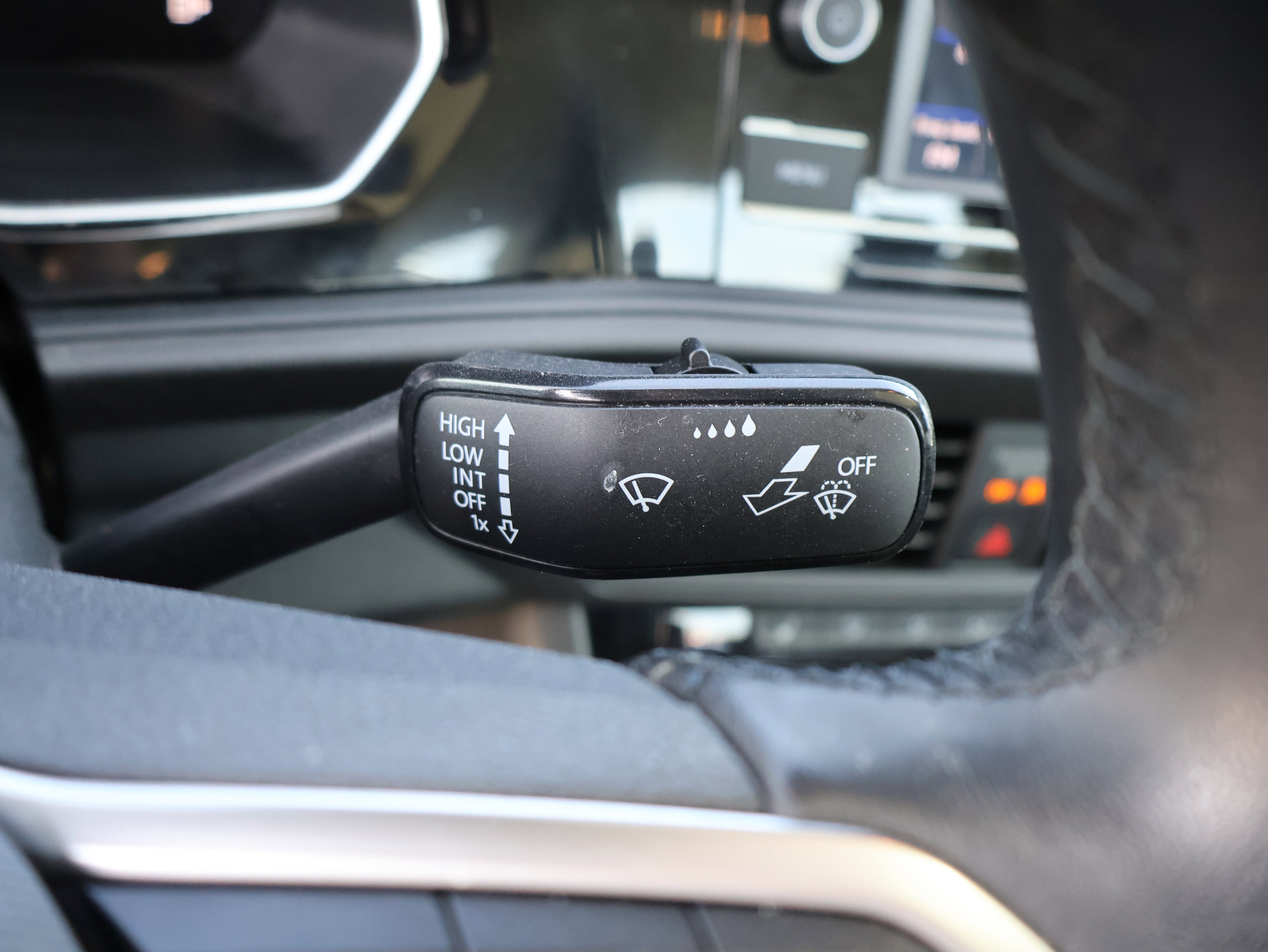 Used 2024 Volkswagen Jetta SE w/ Panoramic Sunroof Package image 33