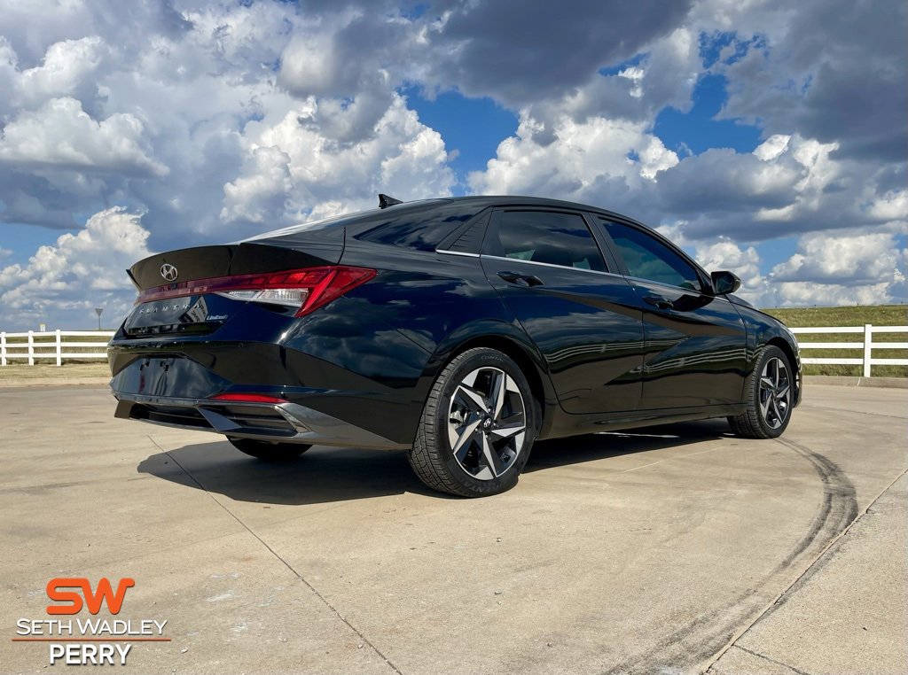 Used 2023 Hyundai Elantra Limited image 3