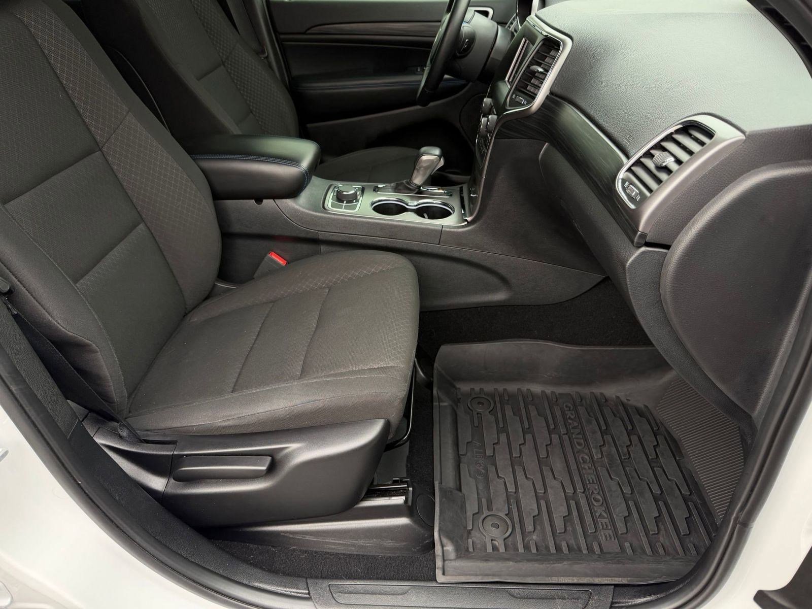 Used 2019 Jeep Grand Cherokee Laredo image 29