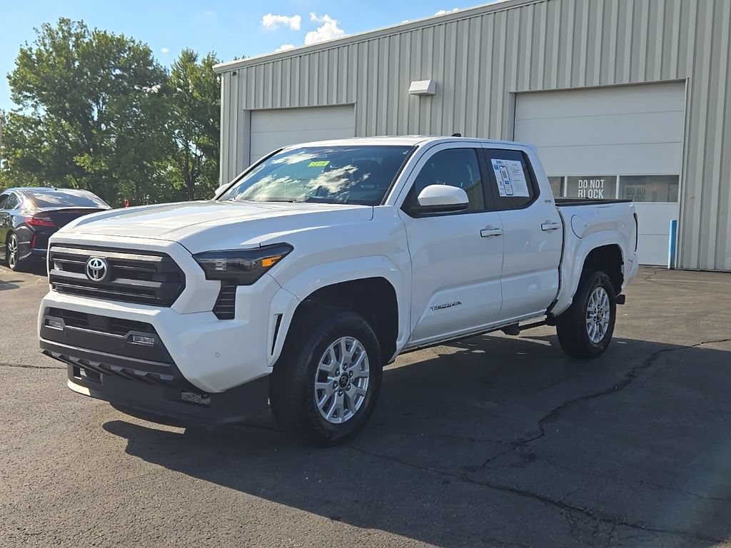 Used 2026 Toyota Tacoma SR5 AWD/4WD image 8