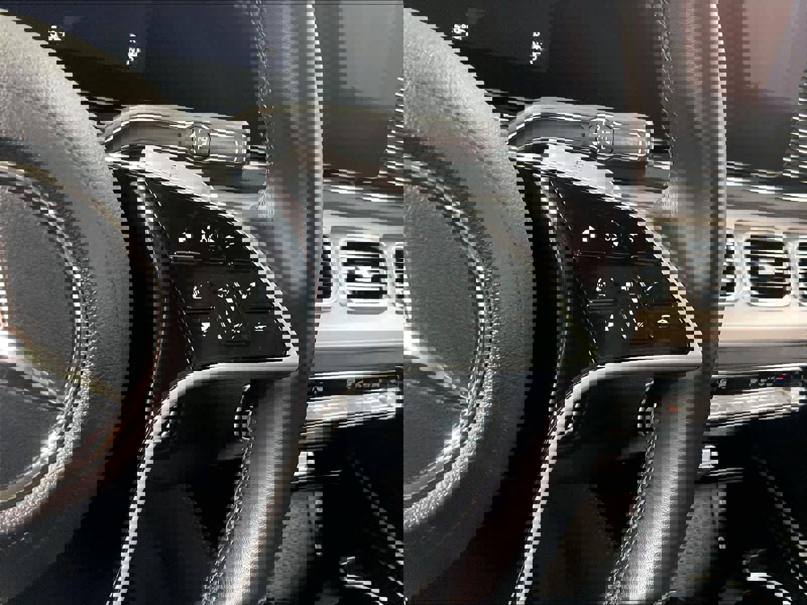 Used 2025 Mercedes-Benz GLE 350 4MATIC image 25