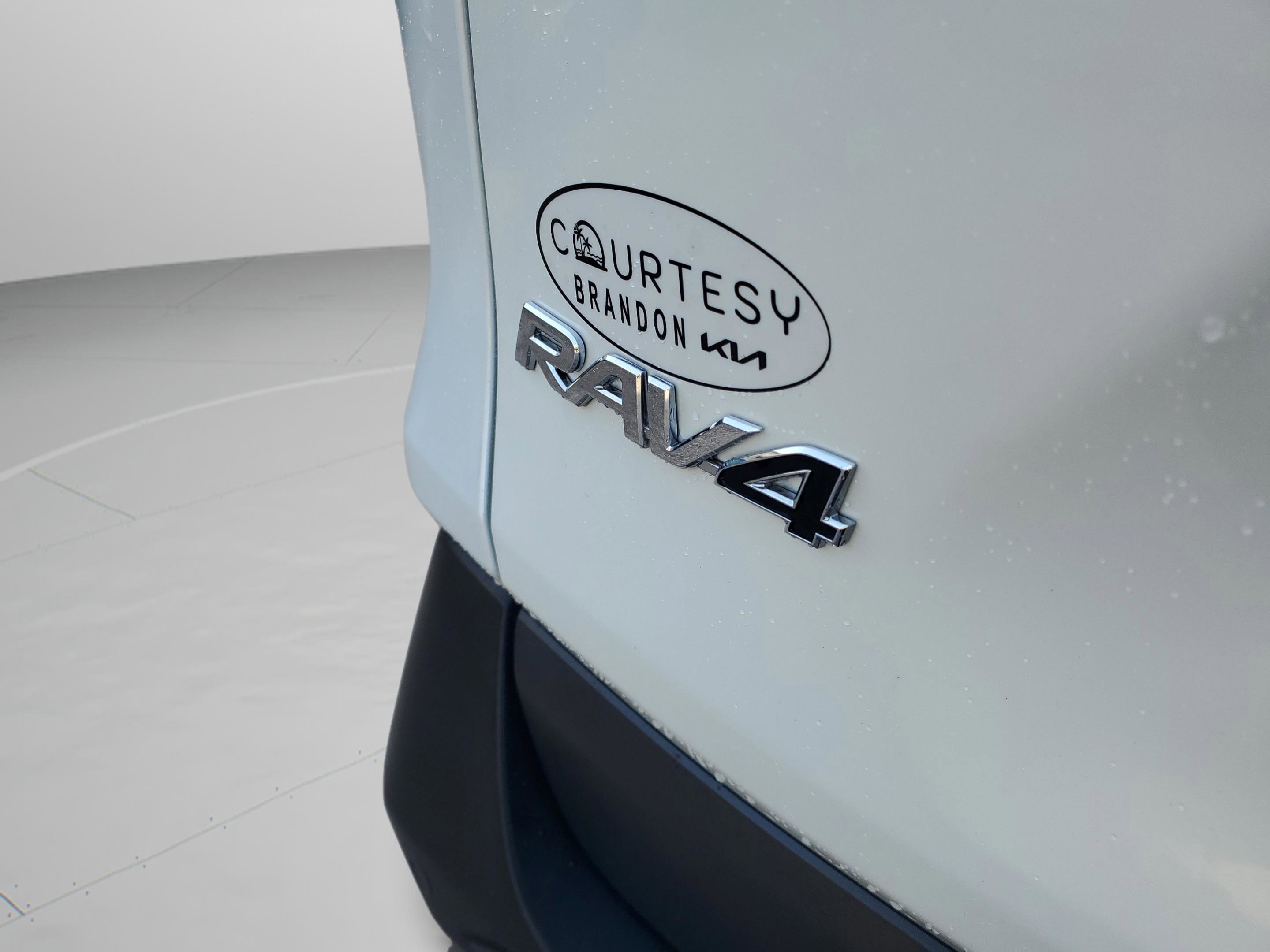 Used 2021 Toyota RAV4 Limited FWD image 32