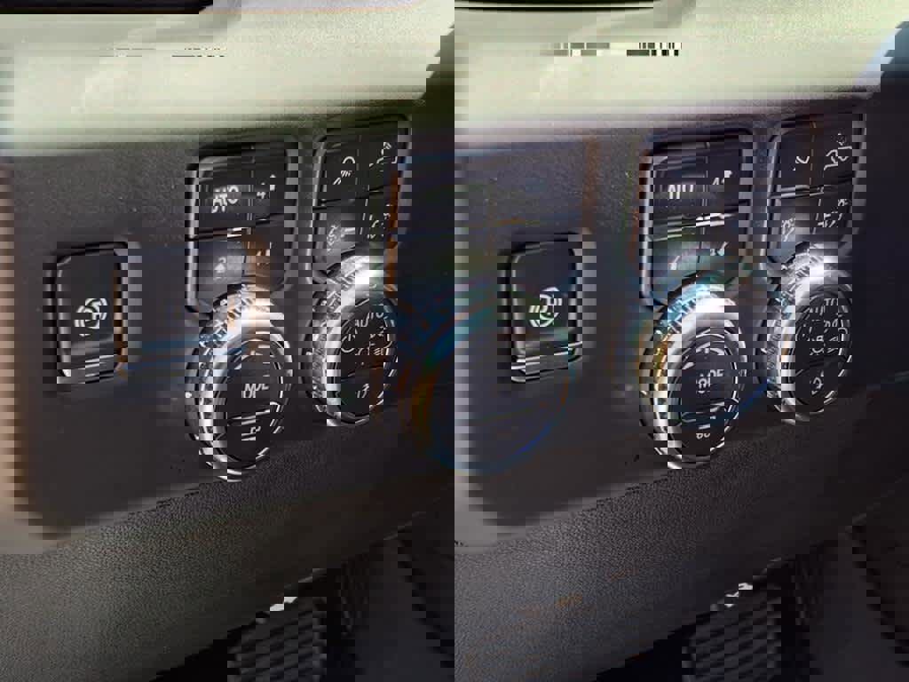 Certified 2024 GMC Sierra 1500 AT4 w/ Technology Package image 7