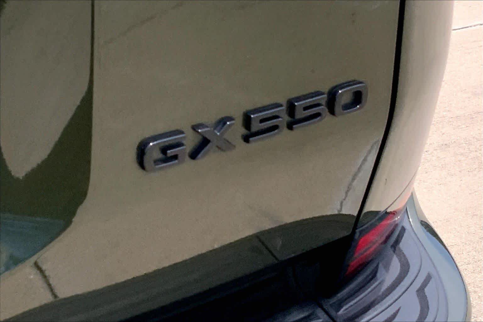 Used 2024 Lexus GX 550 w/ Accessory Package (2T) AWD/4WD image 10
