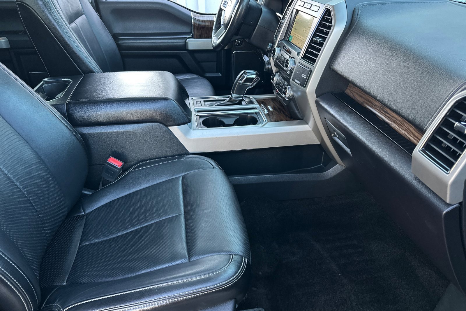 Used 2018 Ford F150 Lariat w/ Equipment Group 502A Luxury image 15