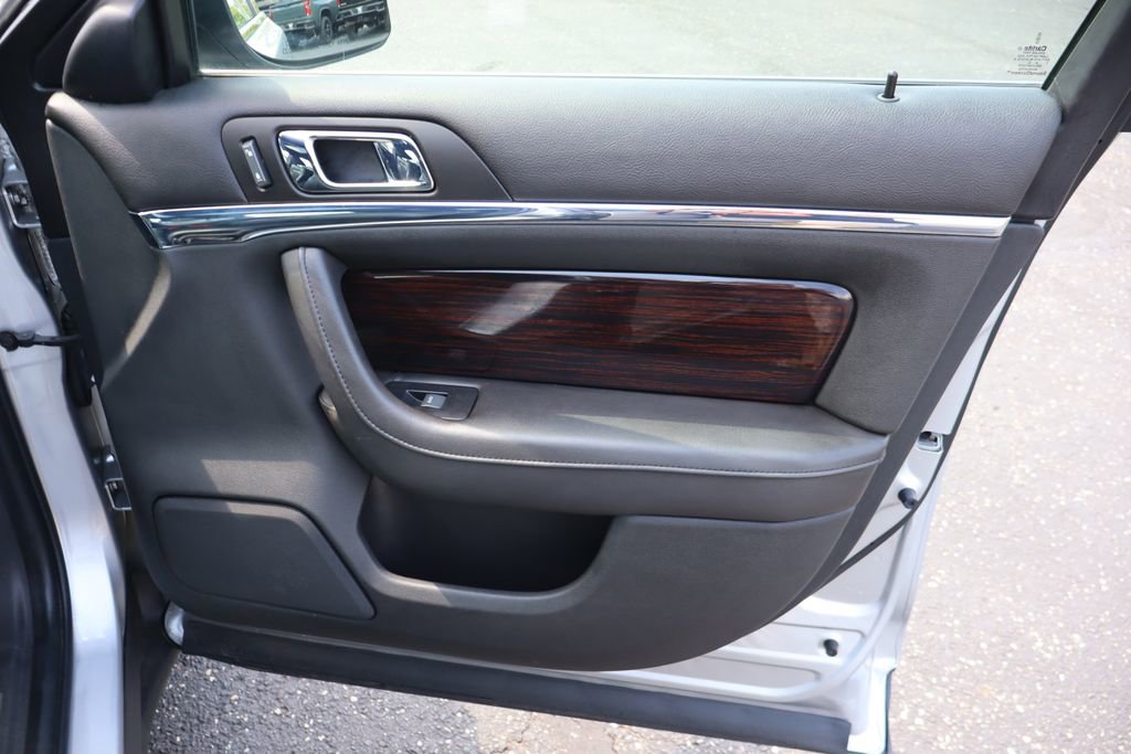 Used 2012 Lincoln MKS AWD image 31