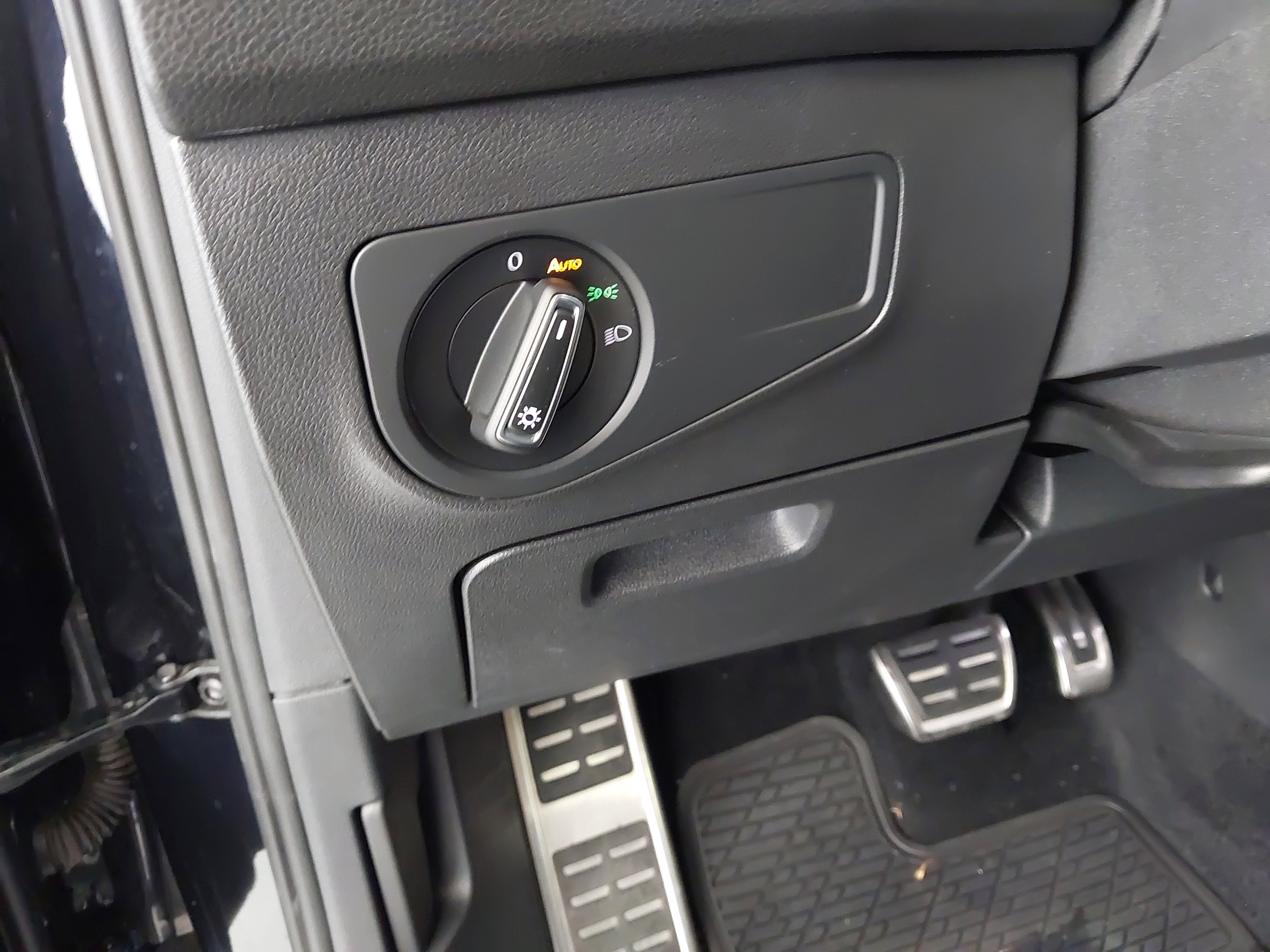 Used 2022 Volkswagen Tiguan SE R-Line image 23