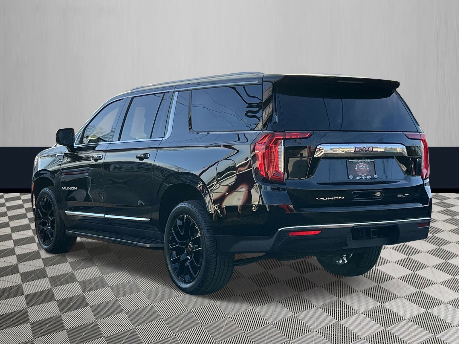 Used 2023 GMC Yukon XL SLT image 4