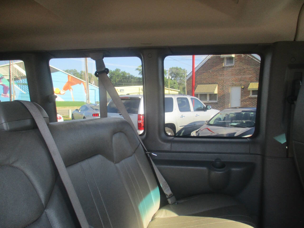Used 2022 Chevrolet Express 3500 LS image 17