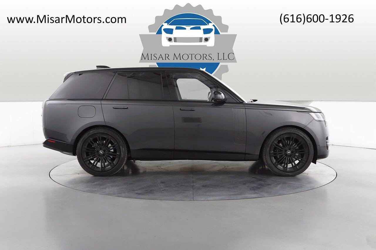Used 2023 Land Rover Range Rover SE image 2