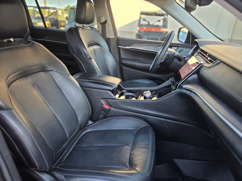 Used 2022 Jeep Grand Cherokee L Limited AWD/4WD image 10