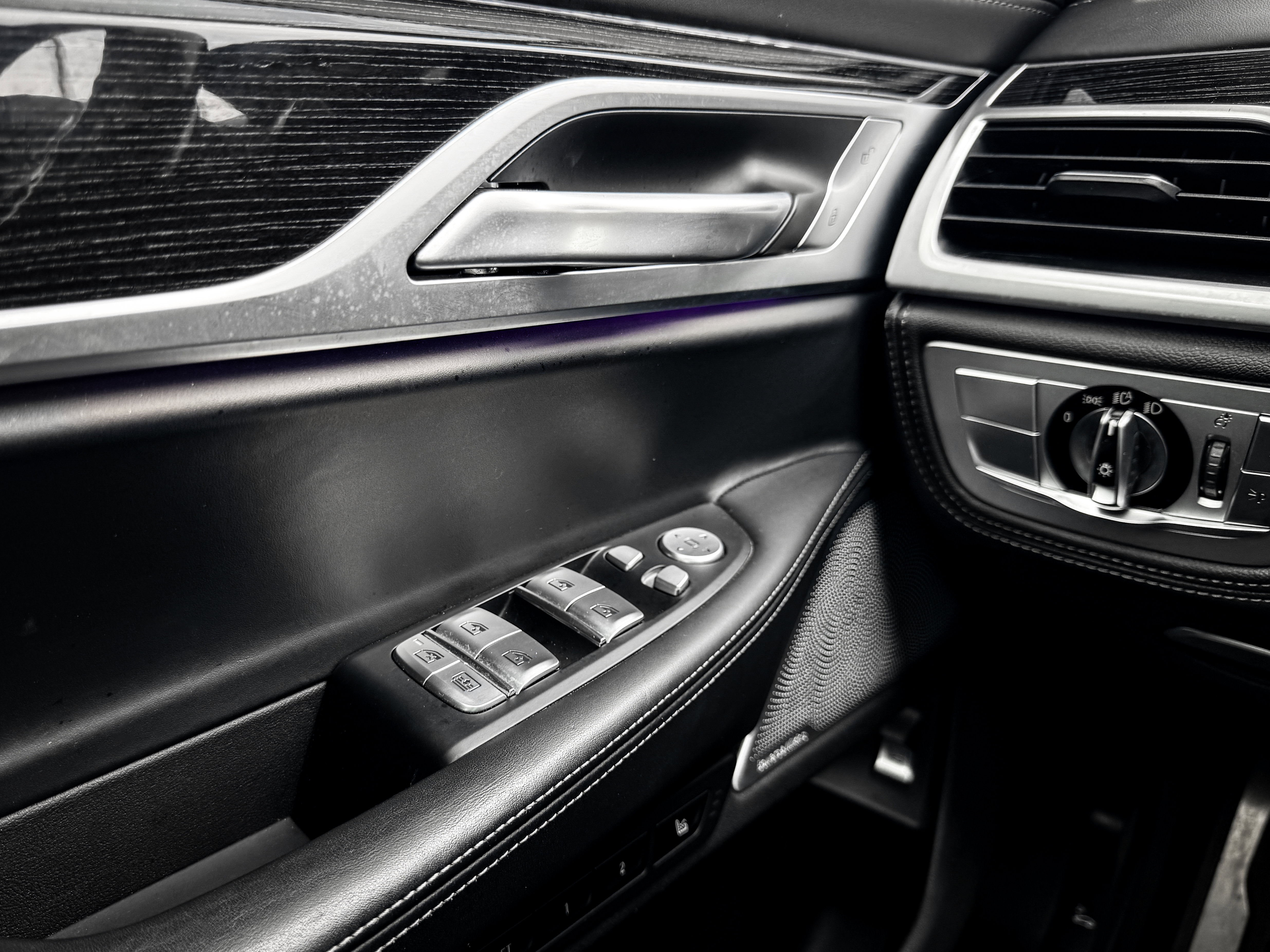 Used 2021 BMW 750i xDrive w/ Autobahn Package image 13