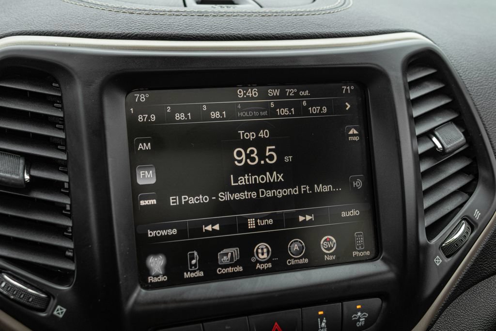Used 2014 Jeep Cherokee Limited w/ Technology Group AWD/4WD image 17