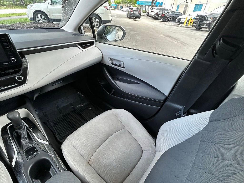 Used 2022 Toyota Corolla LE FWD image 11
