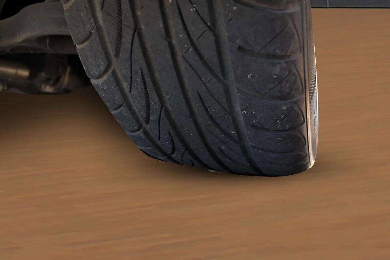 Used 2013 Hyundai Genesis 3.8 w/ Premium Pkg image 31