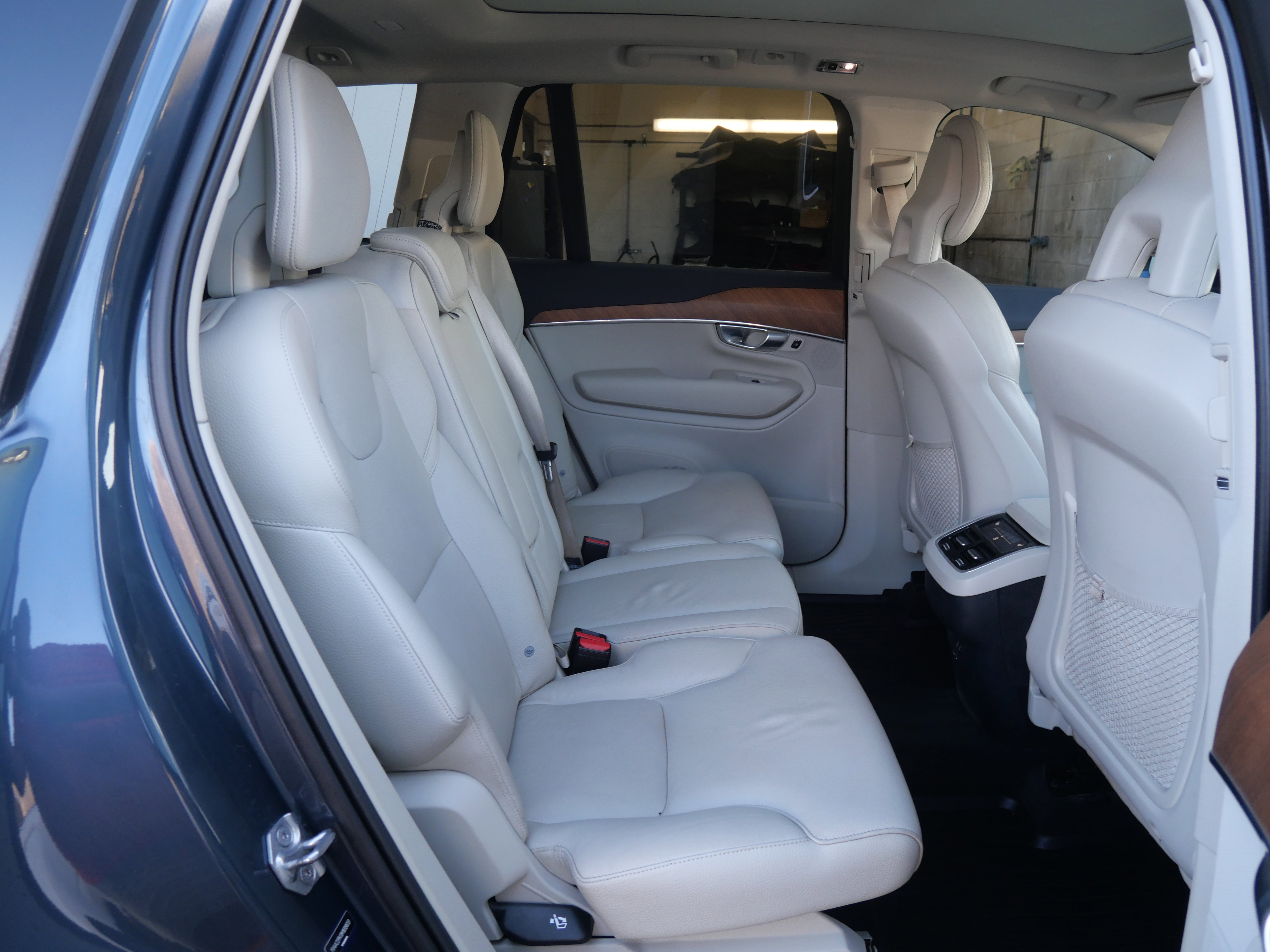 Used 2021 Volvo XC90 T6 Momentum image 13