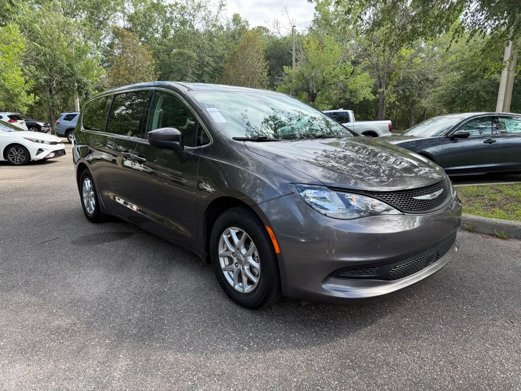 Used 2023 Chrysler Voyager LX FWD image 1