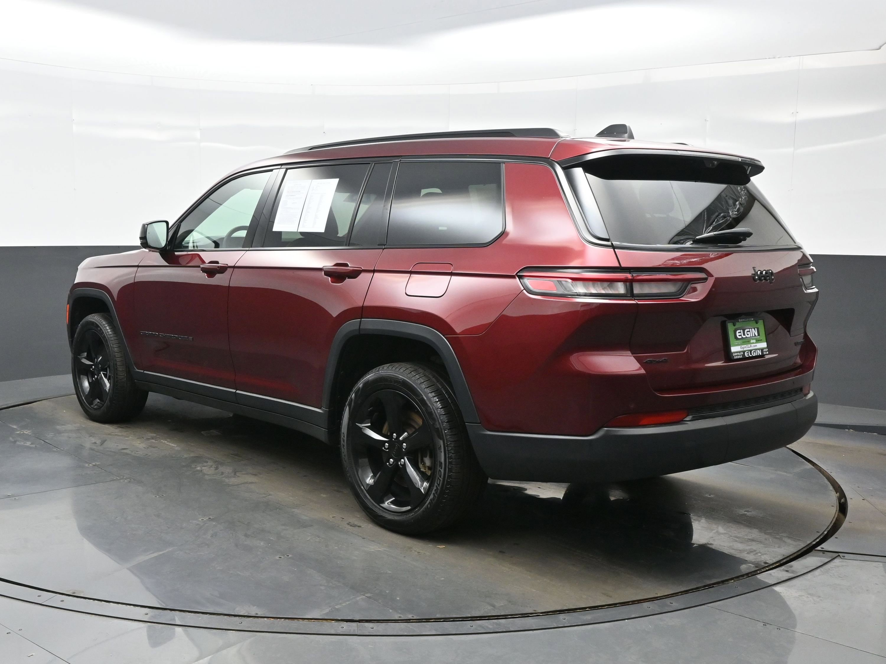 Used 2025 Jeep Grand Cherokee L Limited w/ Luxury Tech Group II image 4