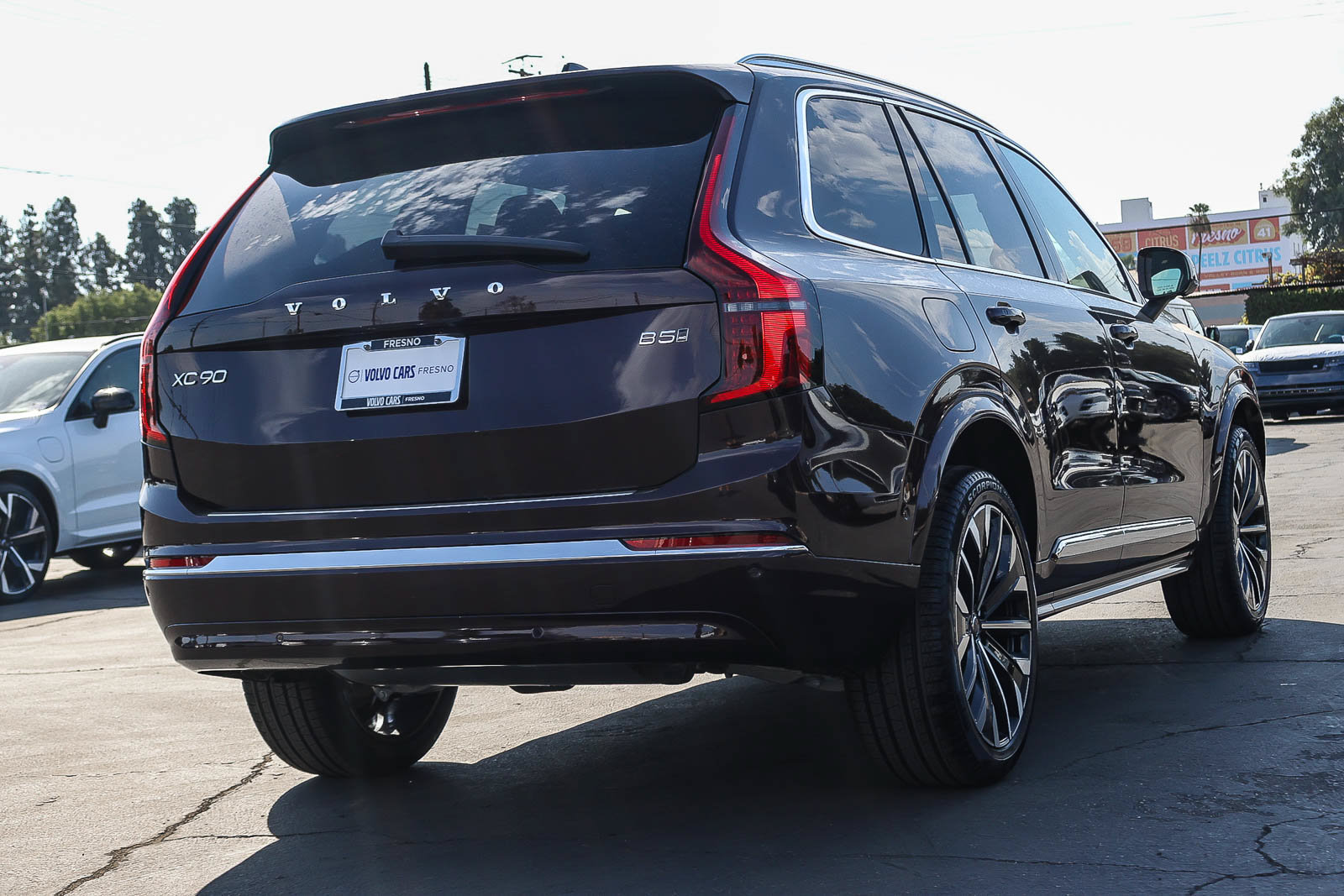 New 2026 Volvo XC90 B5 Plus w/ Protection Package Premier AWD/4WD image 3