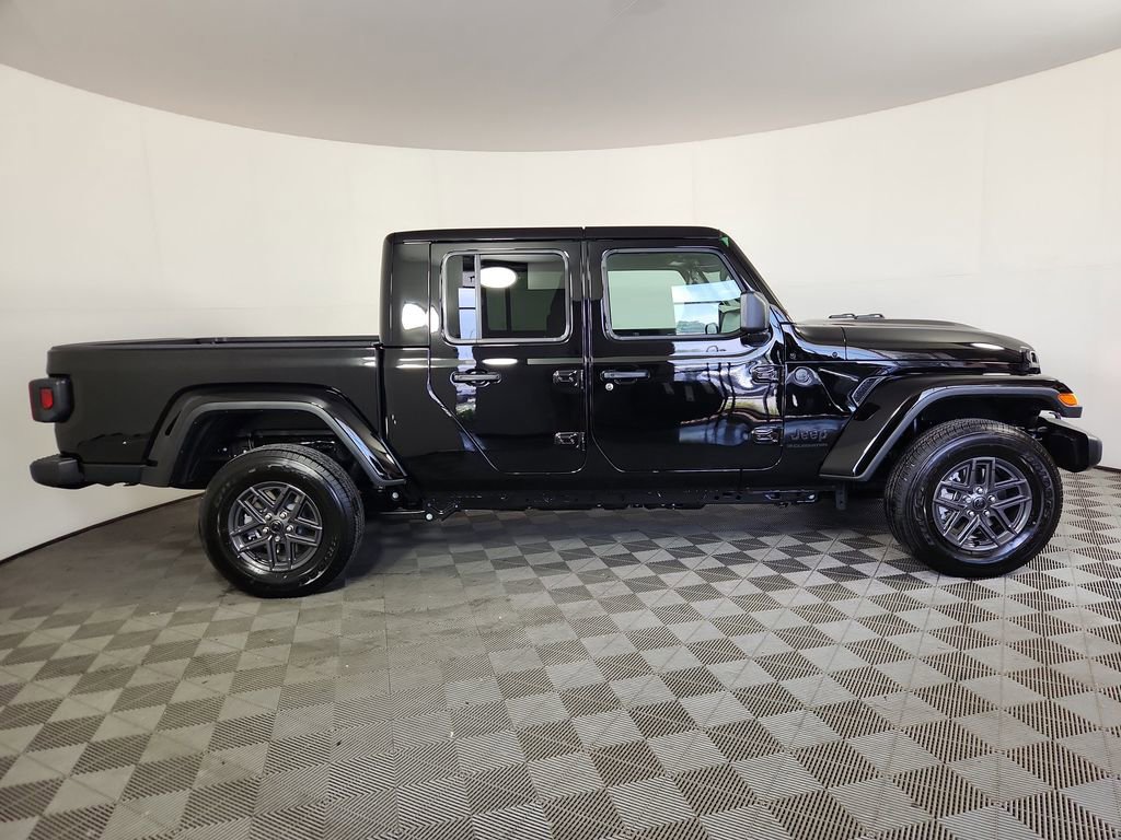 New 2025 Jeep Gladiator Sport image 6