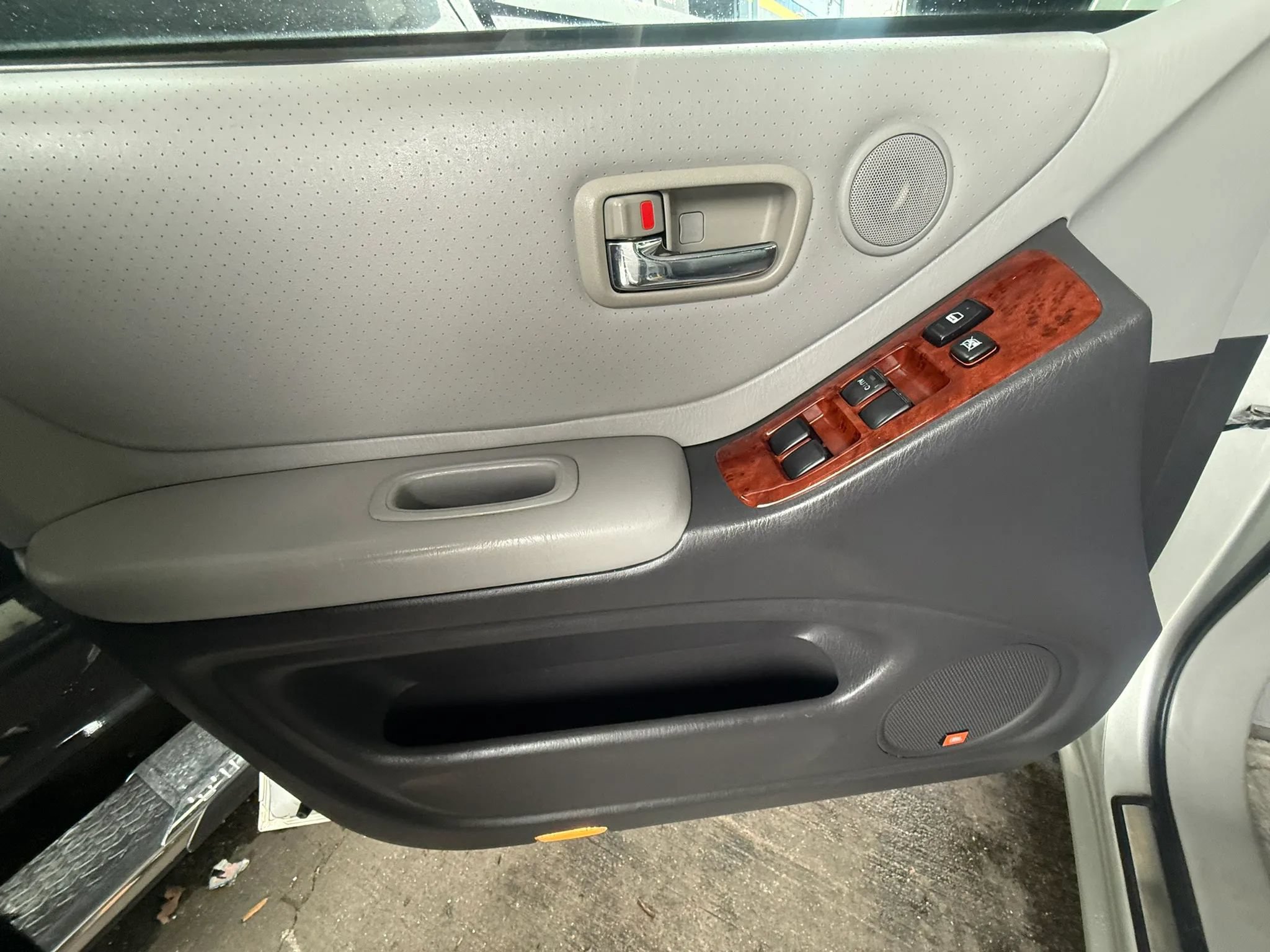 Used 2004 Toyota Highlander Limited FWD image 19