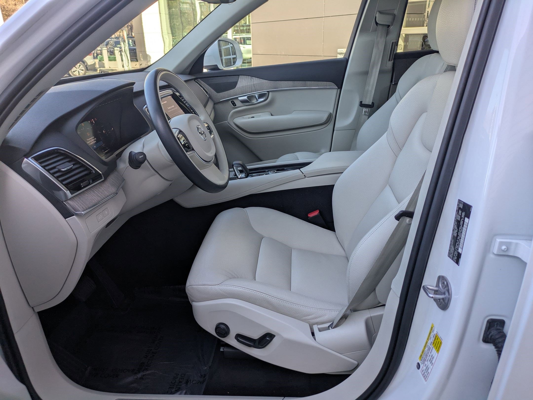 Used 2024 Volvo XC90 T8 Plus w/ Protection Package Premier image 13