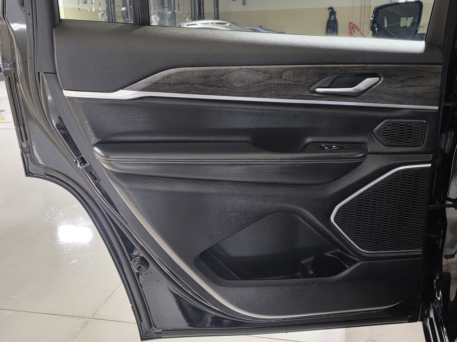 Used 2021 Jeep Grand Cherokee L Limited image 13