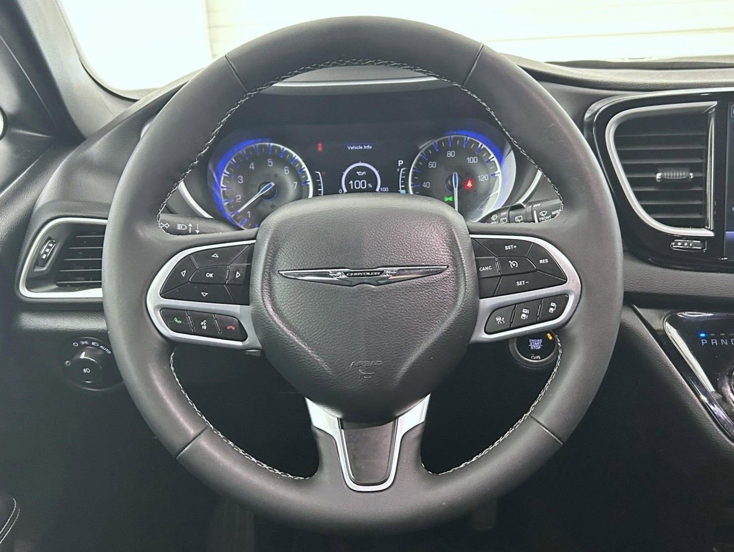 Used 2025 Chrysler Pacifica Select FWD image 11