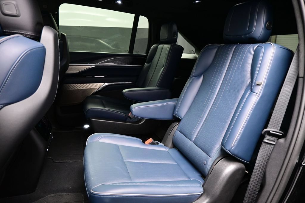 Used 2025 Cadillac Escalade IQ Luxury 2 w/ LPO, Premium Carpet Package AWD/4WD image 19