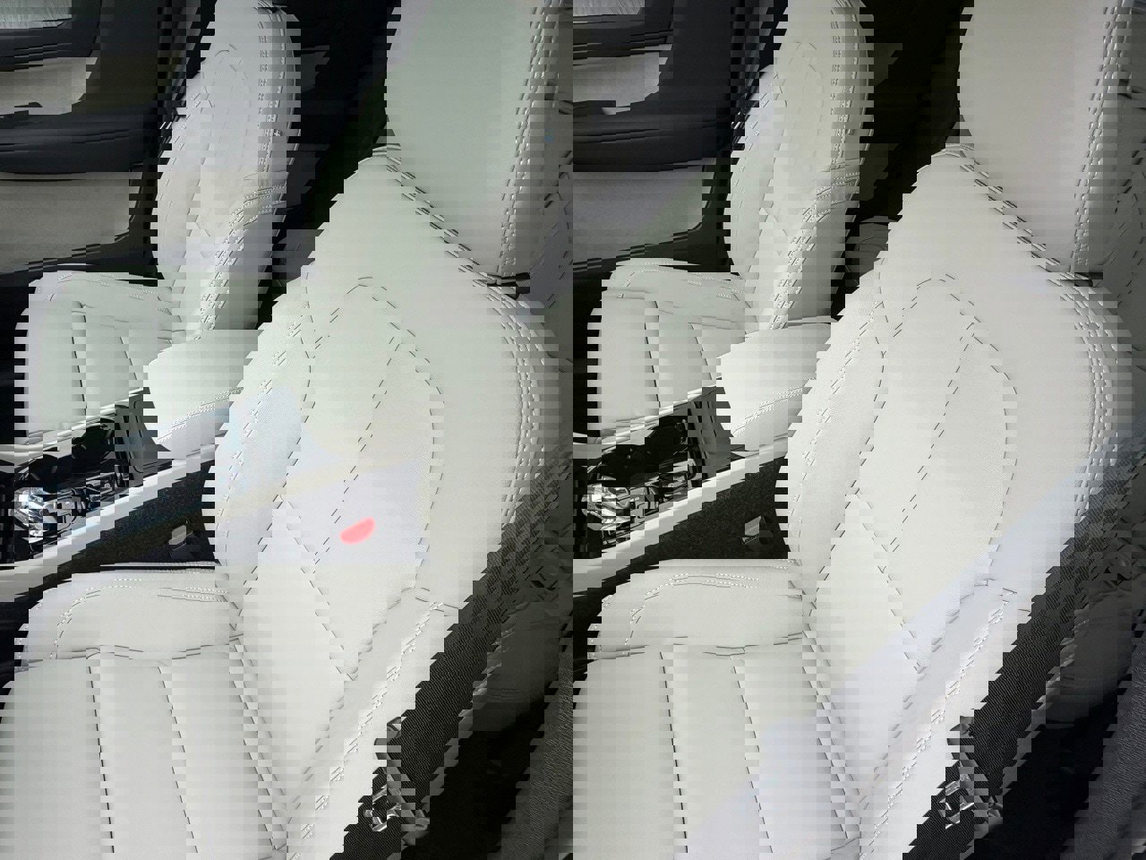 New 2026 Volvo XC40 B5 Plus w/ Protection Package Premier image 19