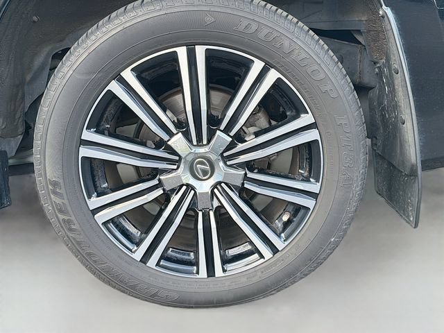 Used 2020 Lexus LX 570 4WD w/ Luxury Package image 32