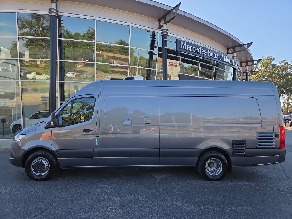 Used 2022 Mercedes-Benz Sprinter 4500 image 4