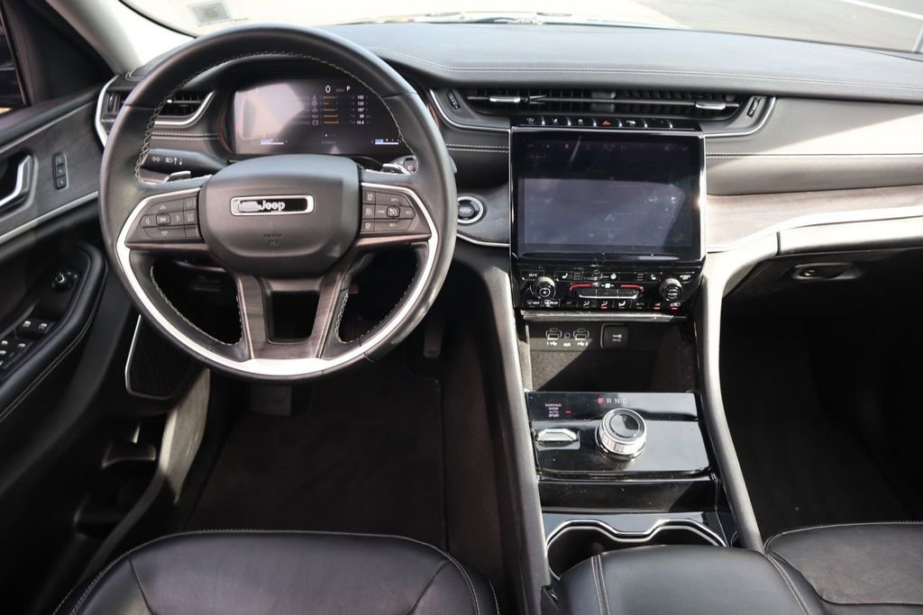 Used 2022 Jeep Grand Cherokee L Limited AWD/4WD image 16