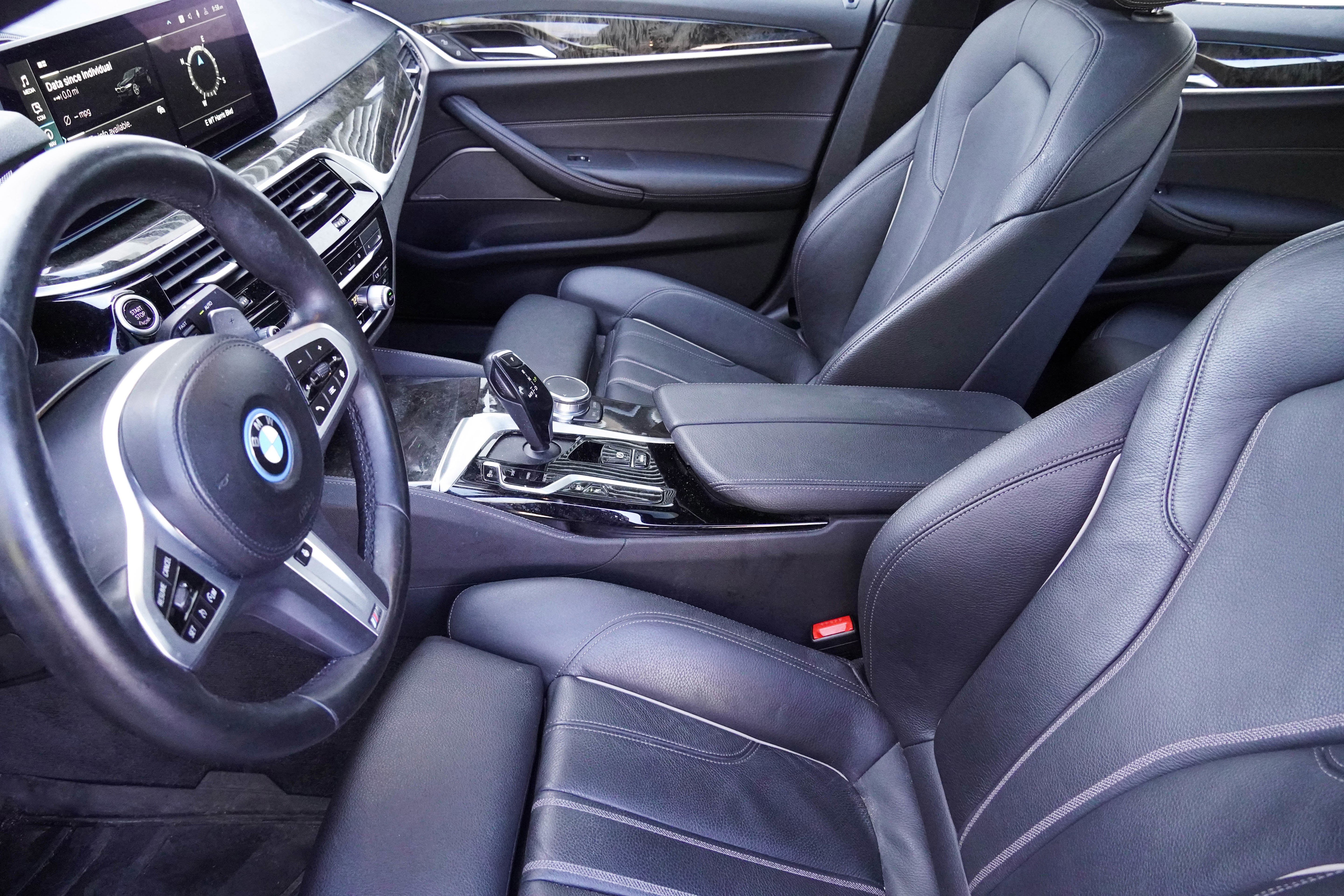 Certified 2023 BMW 530e xDrive w/ Premium Package image 11