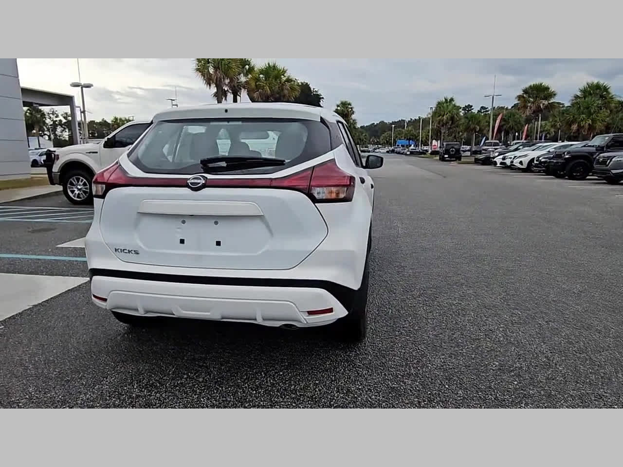 New 2025 Nissan Kicks Play S image 31