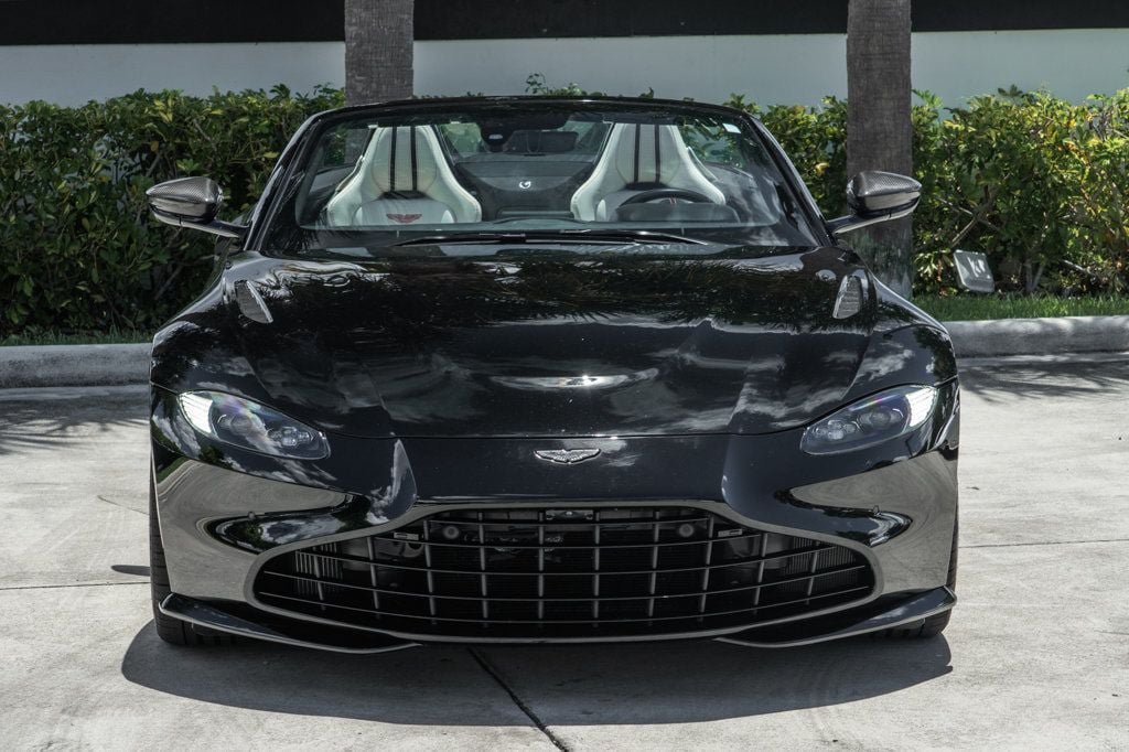 Used 2022 Aston Martin V8 Vantage Roadster RWD image 12