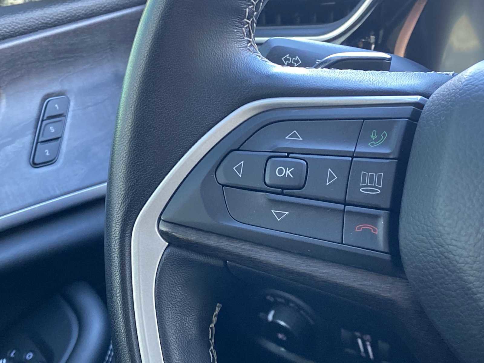 Certified 2022 Jeep Grand Cherokee L Limited w/ Black Appearance Package image 32