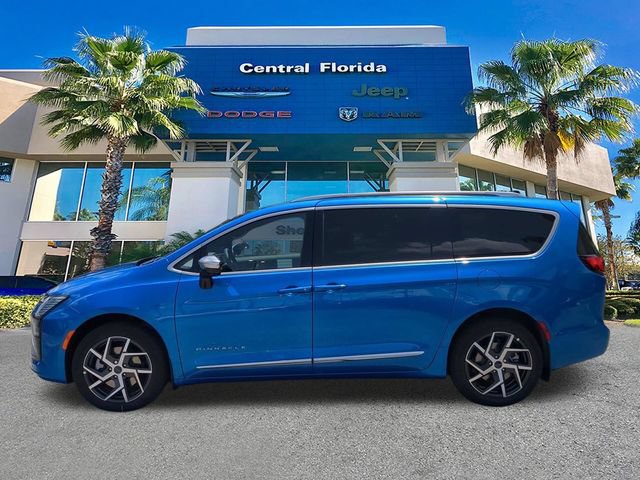 New 2027 Chrysler Pacifica Pinnacle w/ Theater Group AWD/4WD image 8